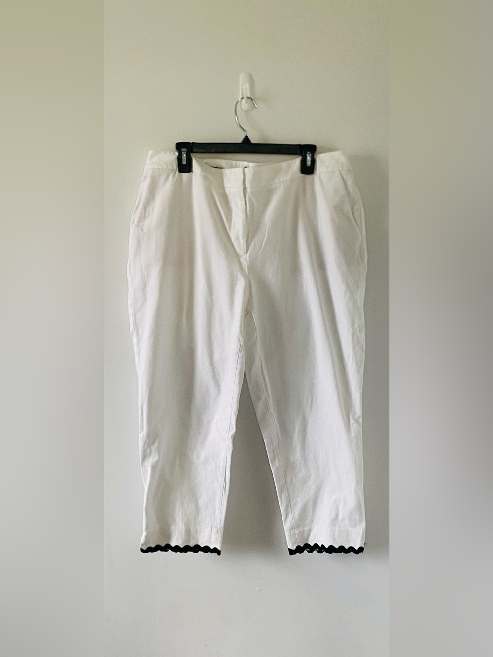 Talbots Slim Crop White Pants Scallop Ric-Rac Hem 16W Minimalist Coquette EUC